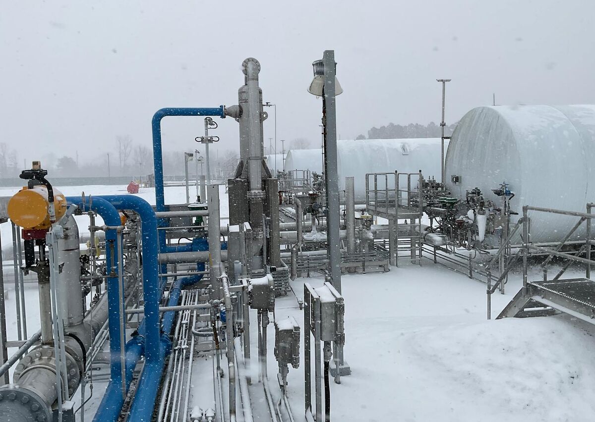 Greenville LNG facility in winter — full-containment GreenER tank handling sub-freezing operating conditions